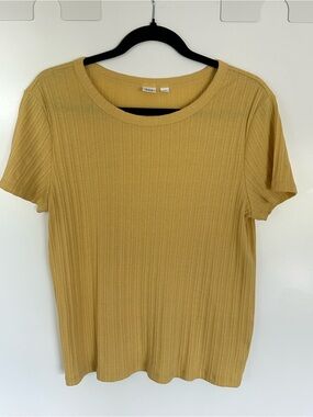 Butter Yellow Gap T-Shirt with girly rib detailing - Size XL - Vintage